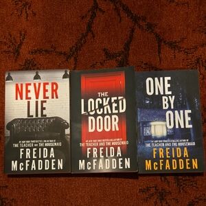 Freida McFadden Thriller Book Set